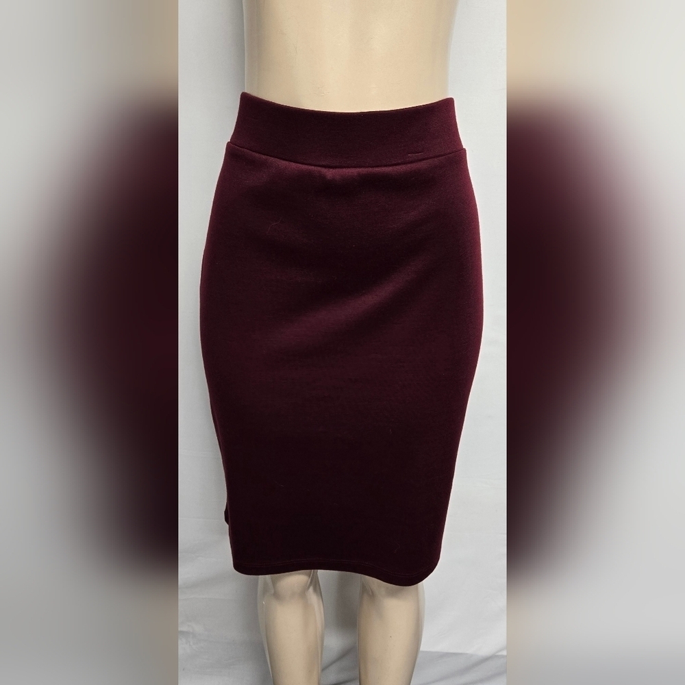 Sunny Leigh L Burgundy Pull On Stretch Skirt Knee Length Wide Elastic Waistband